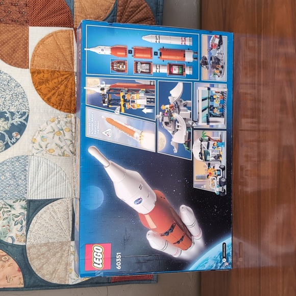 π NIB LEGO 60351 City Rocket Launch Center NWT π - Picture 2 of 3